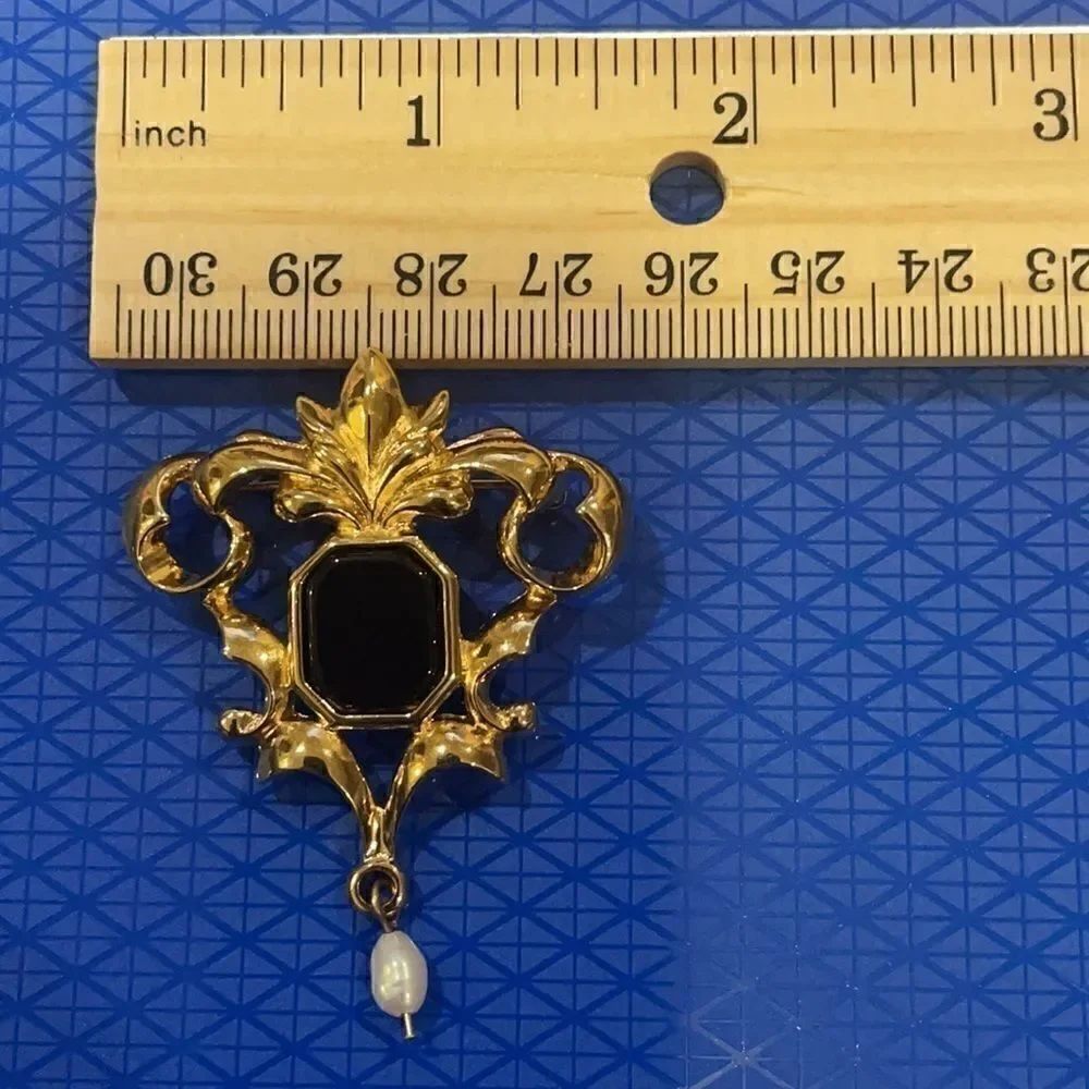 Vintage Signed Avon gold-tone onyx & pearl Brooch